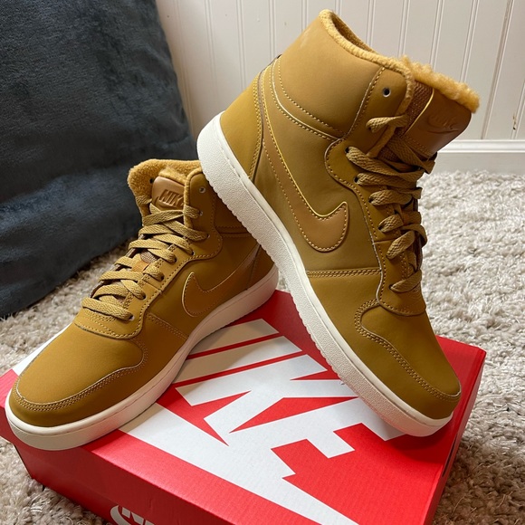 Nike Shoes - Women’s Nike